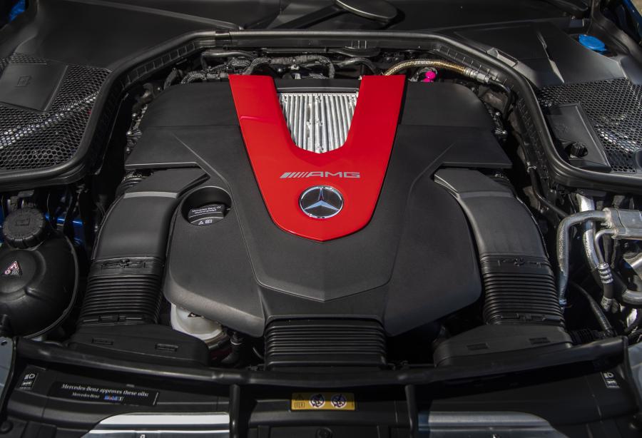 Моторный отсек Mercedes-AMG C43 4Matic (W205) 2018 года  (NA) (фото 12 из 45)